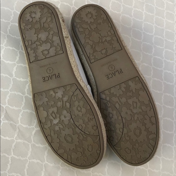 Children’s Place Girl’s Silver Shoes - Picture 3 of 3